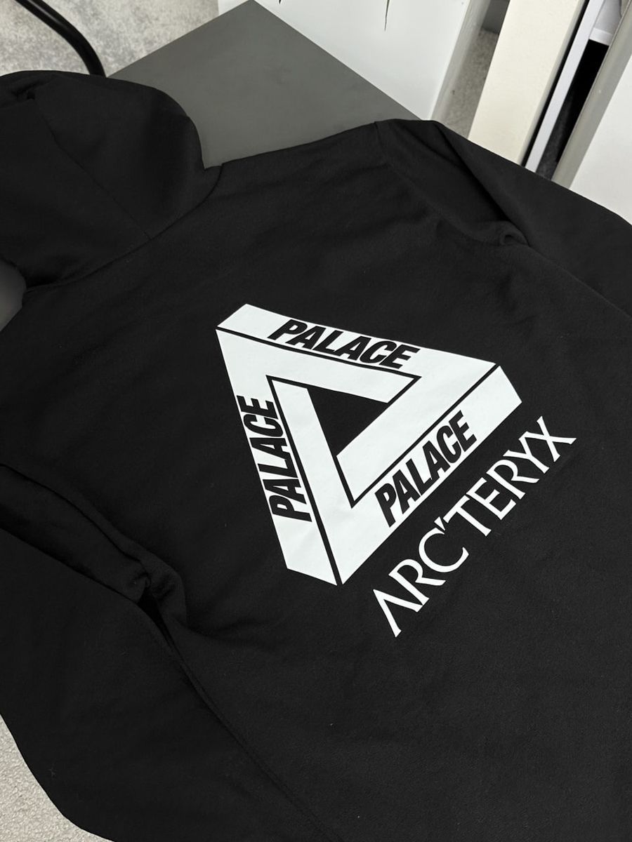 Худі ARCTERYX x PALACE arhxsbaxplc фото