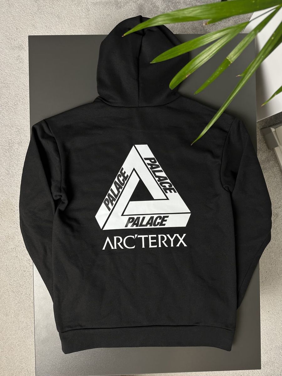 Худі ARCTERYX x PALACE arhxsbaxplc фото
